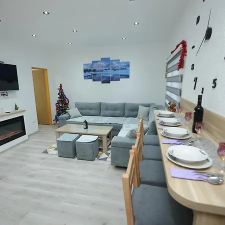 Apartman Strahinja 4 *